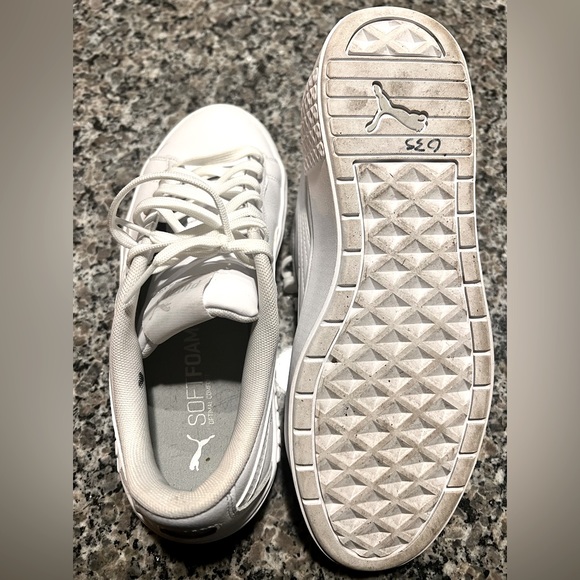 Practically NEW. Puma sneakers size 8.5 - Picture 5 of 5